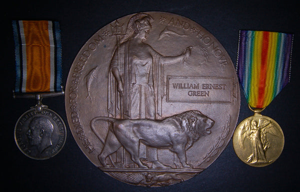 WW1. Pair & Plaque. Green. East Yorkshire Regiment. K.I.A.